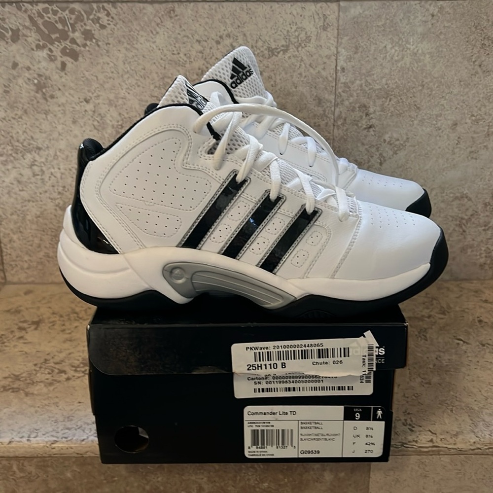 Mens Adidas Commander Lite TD size 8 1/2 brand new not the original box white